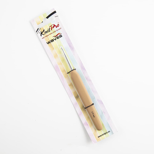 Gancho Crochet de Aluminio Waves con Mango Soft de 15 cm No. 3.75 mm Gancho Crochet de Aluminio Waves con Mango Soft de 15 cm No. 3.75 mm