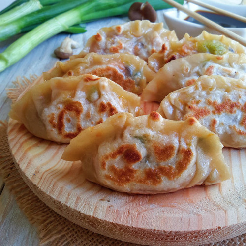 Kung Pao Chicken Potstickers - 35 pieces per tray