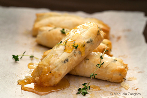 BAKED GOATS CHEESE ROLLS WITH HONEY AND THYME - includes 8