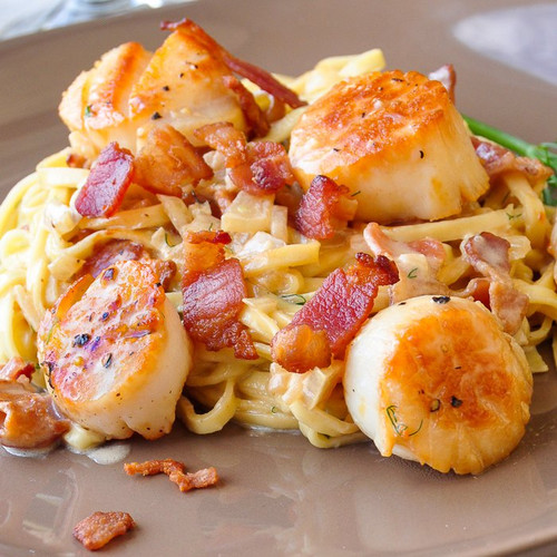 Pan Seared Scallops with Fettuccine in Bacon Fennel Cream Sauce