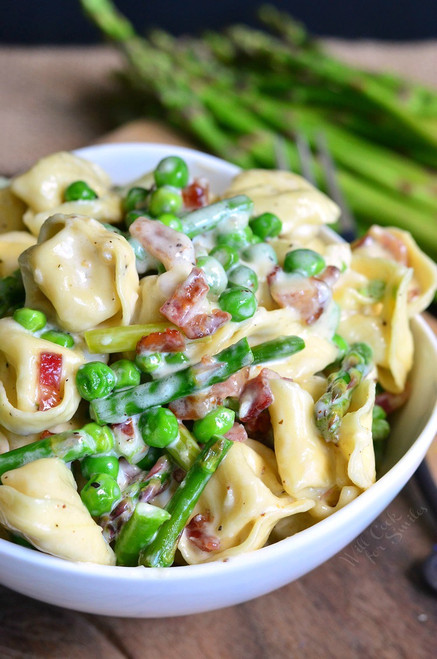 Creamy Spring Tortellini with Peas Asparagus and Bacon