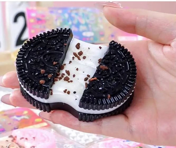 Oreo Soft Squishy with Cream (16 per case)