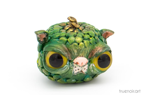 The Catkin – Cat Monster Pumpkin by Oksana Ossipov.
Polymer clay figurine, 1.5 inch. Front view. The Catkin – Cat Monster Pumpkin by Oksana Ossipov.
Polymer clay figurine, 1.5 inch. Front view.