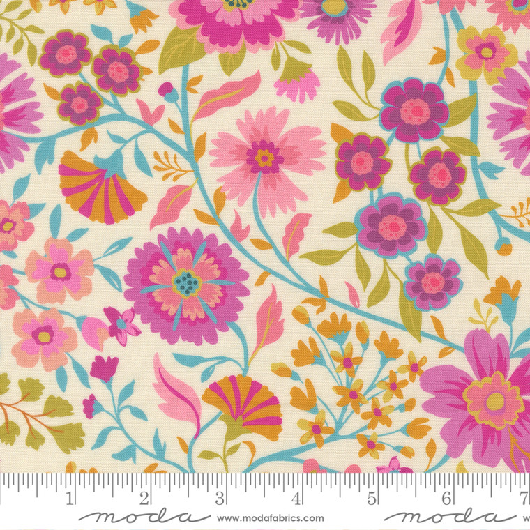 Wild and Free Cream from the Parlor collection designed by Crystal Manning for Moda Fabrics. 100% lightweight quilting cotton ideal for quilting, patchwork and dressmaking 11961-11
