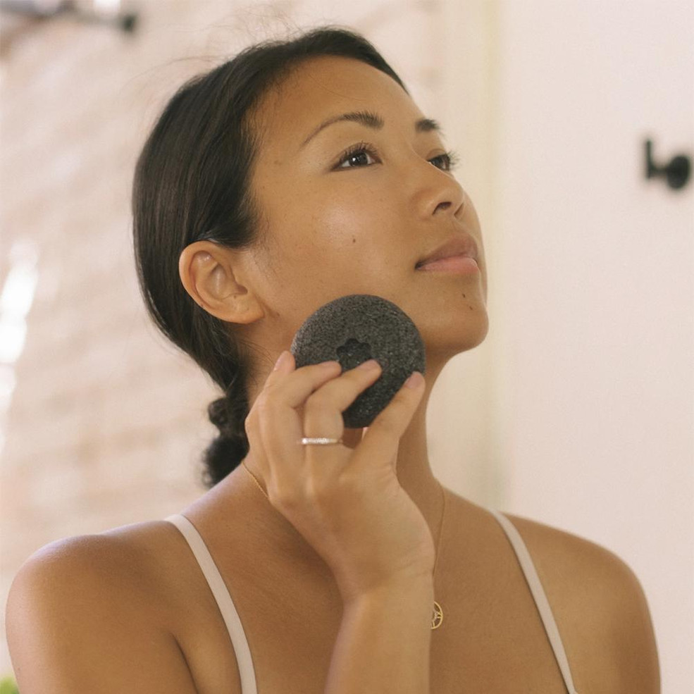 Wyld Bamboo Charcoal Konjac Facial Cleansing Sponge (Combination & Oily skin) Wyld Bamboo Charcoal Konjac Facial Cleansing Sponge (Combination & Oily skin)