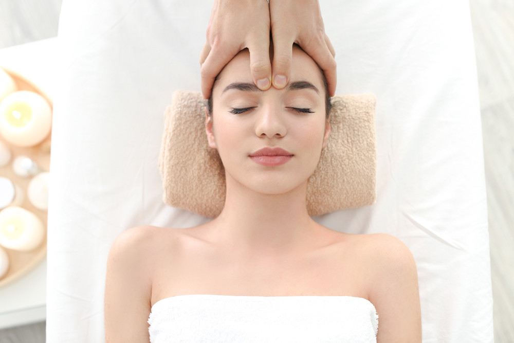 Facial Massage Benefits - The power of touch in esthetics for major skin and beauty benefits 