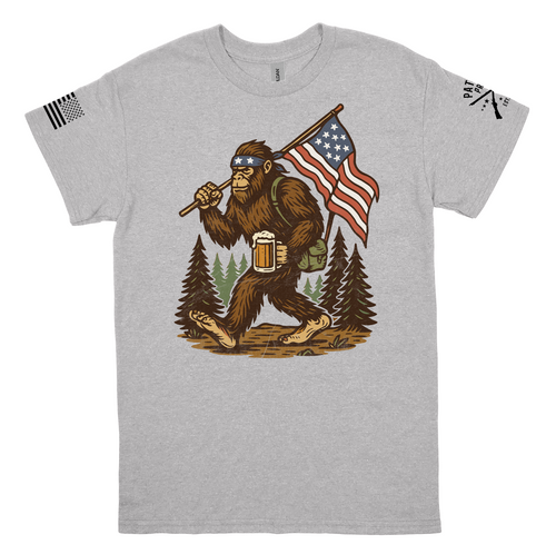 Patriot Pride Men's 4th of July Sasquatch Hiking T-Shirt - Funny American Bigfoot with Beer and USA Flag - Short Sleeve Tee
