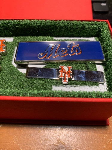 New York Mets Cufflinks, Money Clip and Tie Bar Gift Set Image of main defect