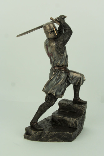 Templar Knight Wielding Double Handed Sword Statue Additional image