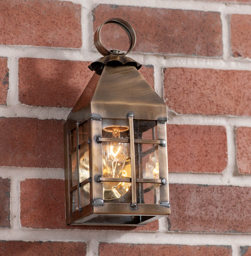 Small Barn Outdoor Wall Light in Brass - 1 Light - Tinware Additional image