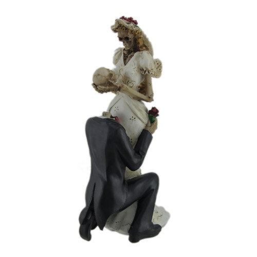 Skeleton Bride and Groom Wedding Couple Statue Main image