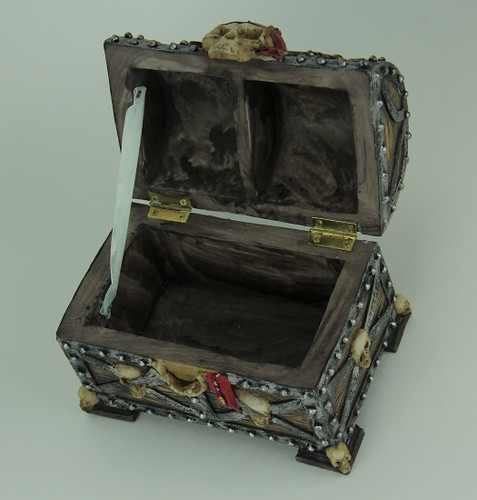 Skull and Swords Pirate Treasure Chest Trinket Box Additional image