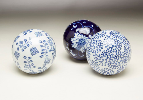 AA Importing 59814 Blue And White Porcelain Balls - Set Of 3 Main image