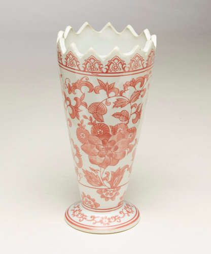 AAI Red and White Floral Design Saw Tooth Vase Main image