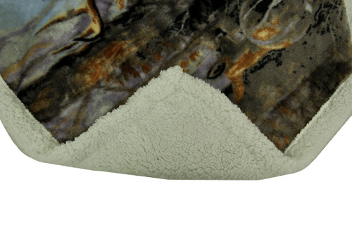 Sherpa Hunter Trophies Silk Touch Throw Blanket 60 Inches By 50 Inches Additional image