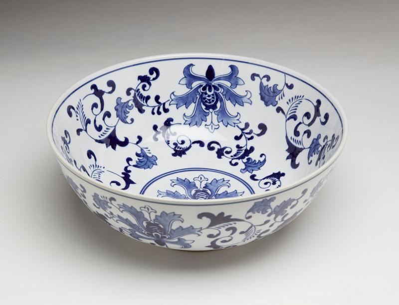 AA Importing 59879 14 Inch Blue And White Bowl Main image