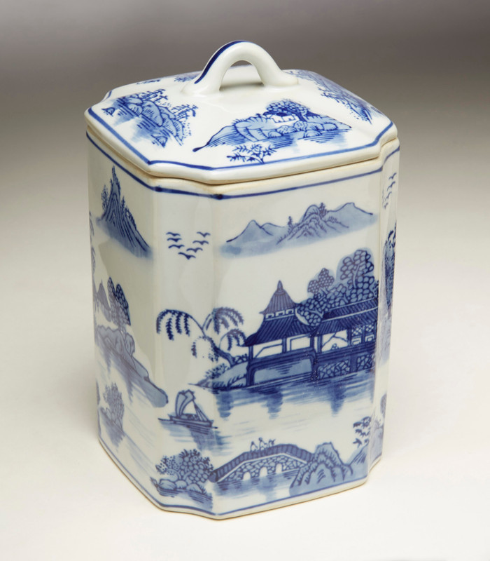 AA Importing 59792 Blue And White Square Jar With Lid Main image