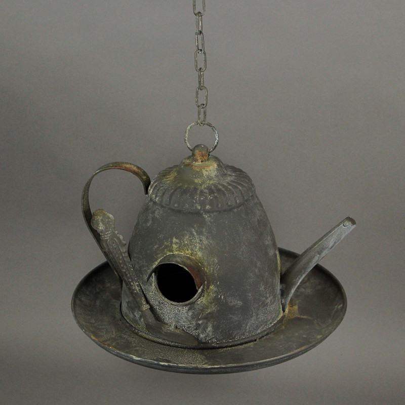 https://cdn11.bigcommerce.com/s-tc8gk64e/images/stencil/800x800/products/350672/750943/GER-2385590-metal-hanging-teapot-2J__54831.1682624731.jpg?c=2