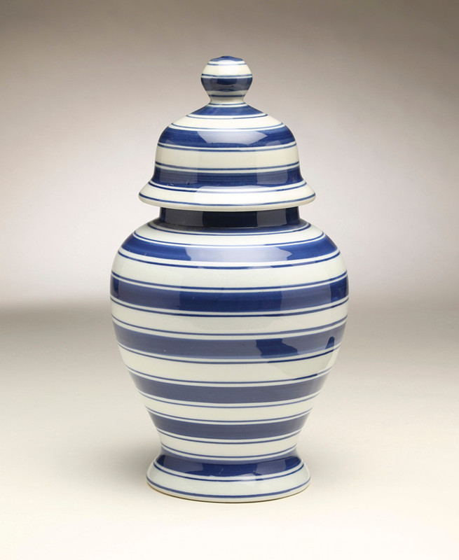 AA Importing 59960 Blue & White Ginger Jar Main image