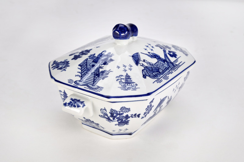 AAI Lidded Porcelain Tureen, Blue and White Pagoda Design Main image