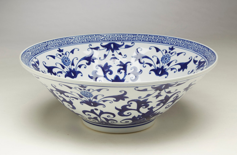 AA Importing 59817 16 Inch Blue & White Bowl Main image