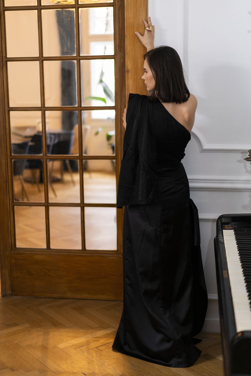 SAINT-TROPEZ Draped One-Shoulder Black Top