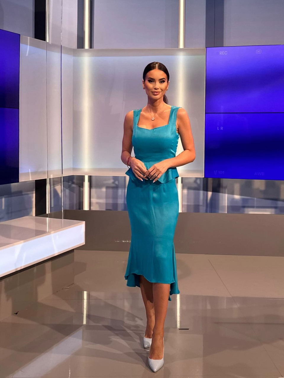 Chase-of-a-Feeling Skirt with Asymmetrical Back in Petrol