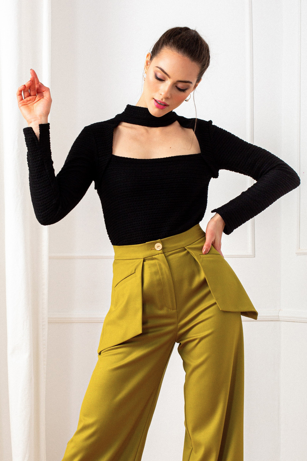 The GALAXY Sweater in Black