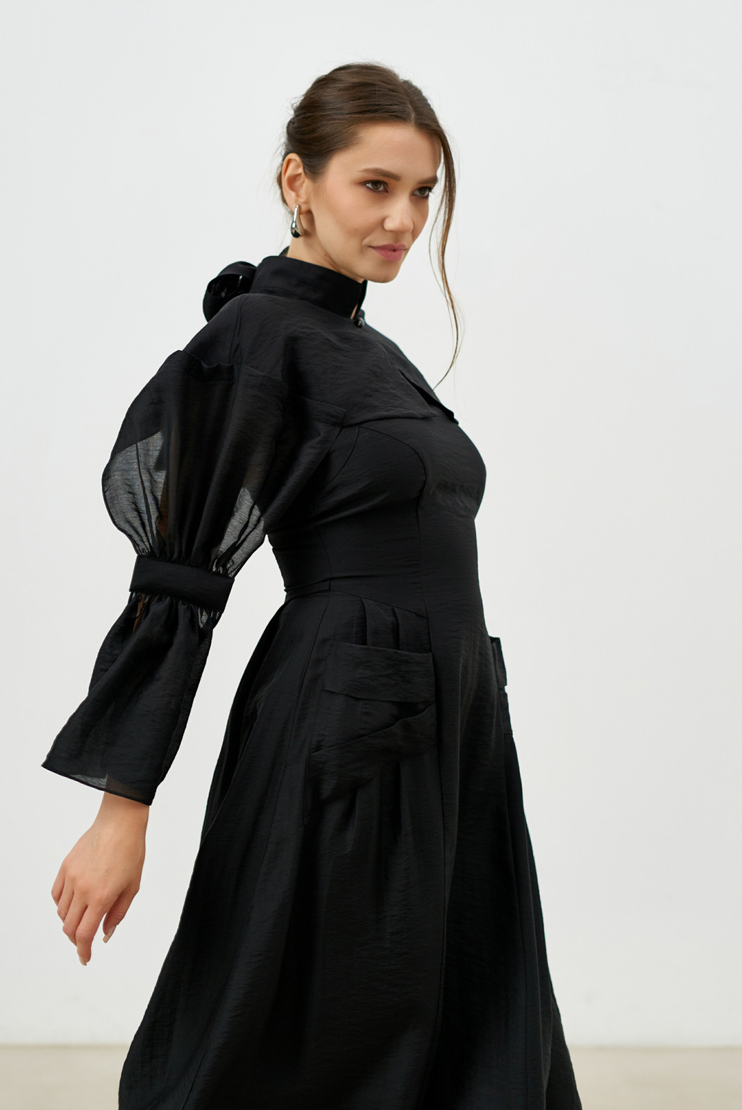 BELLE VIE Cape with Bow Apparent-Sleeves in Black