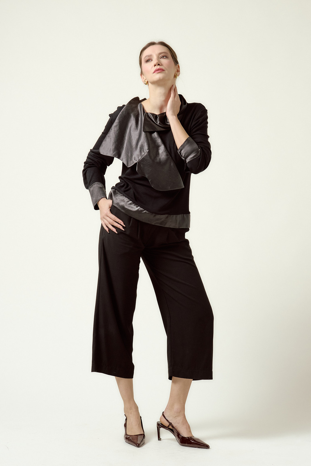 POPPY Cropped Trousers with Asymmetric Waist in Black