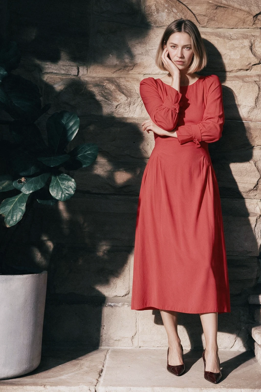 VIVIENNE Tailored Viscose Midi Dress in Red