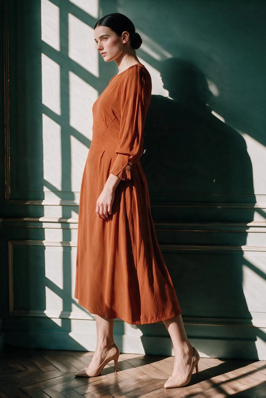VIVIENNE Tailored Viscose Midi Dress in Cinnamon