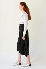 TRIANGLE Cropped Pants with Side Pleat in Black