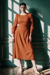 VIVIENNE Tailored Viscose Midi Dress in Cinnamon