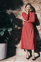 VIVIENNE Tailored Viscose Midi Dress in Red