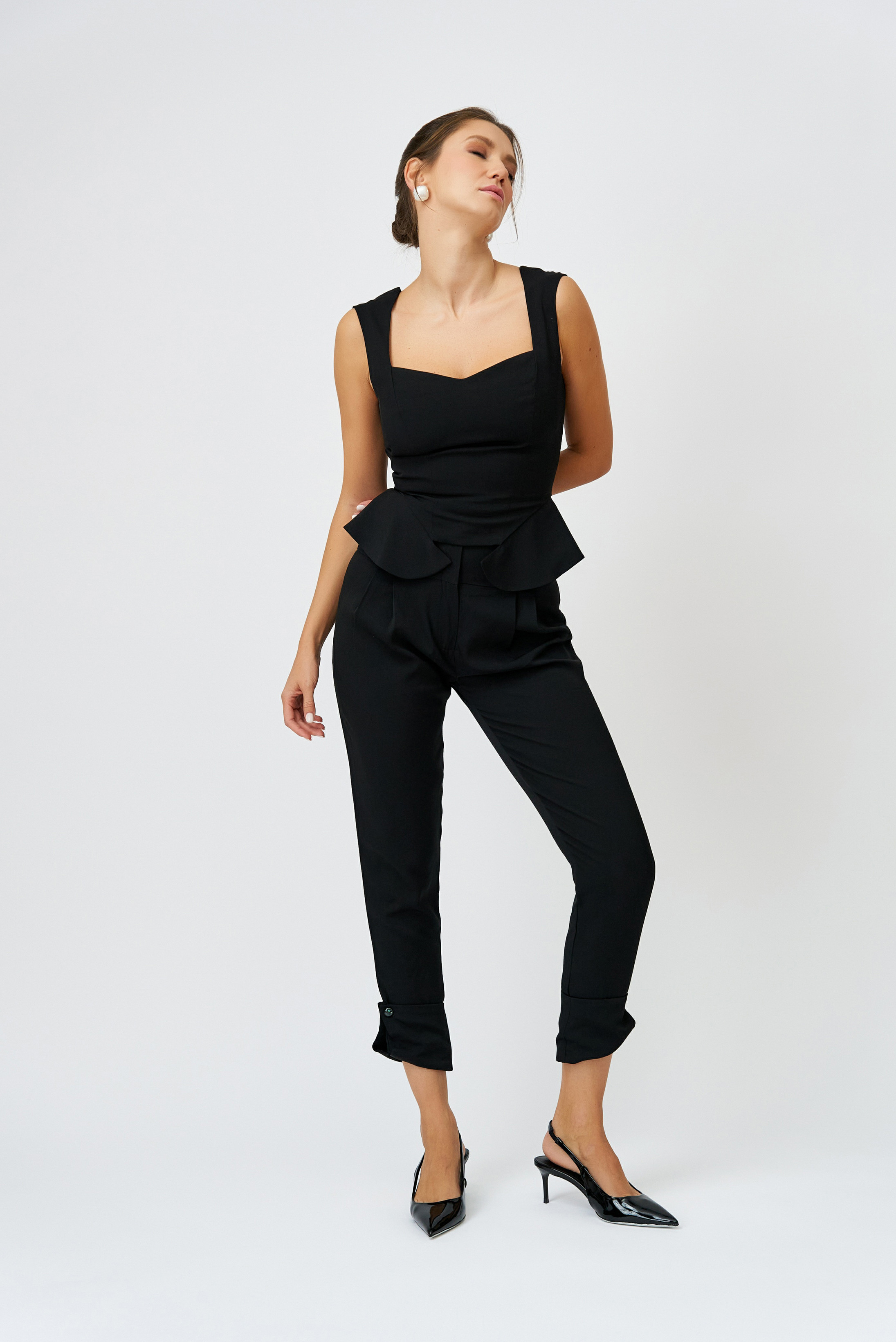 CAPRI Pants with Cuffed Hem in Black - DALB