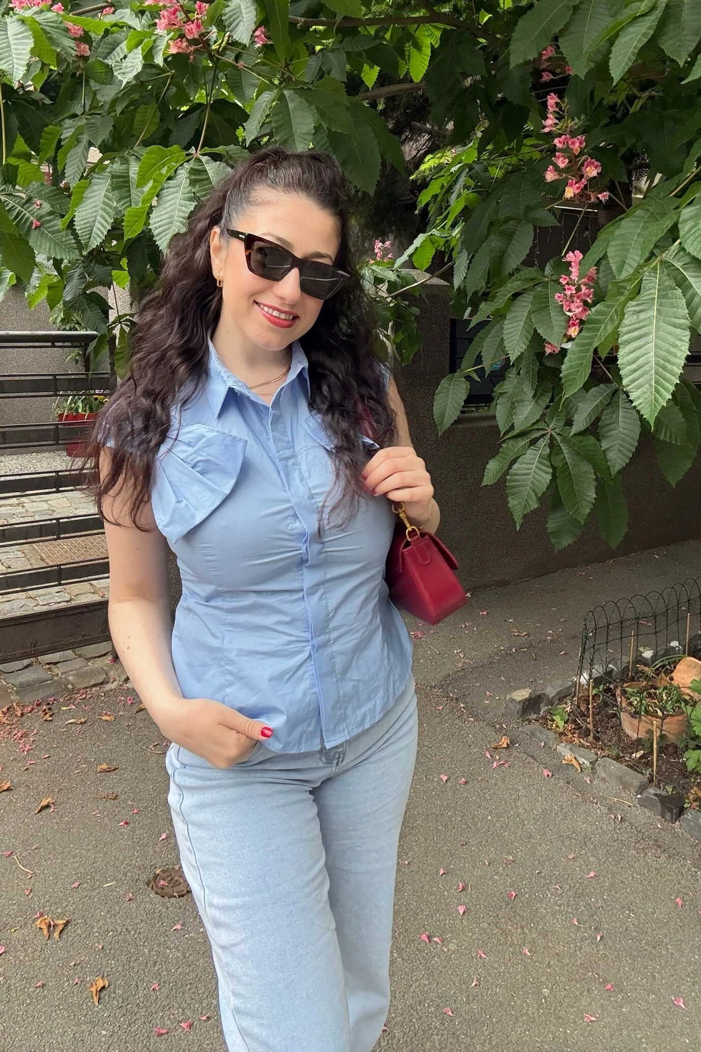 Oana Patache purtând DALB