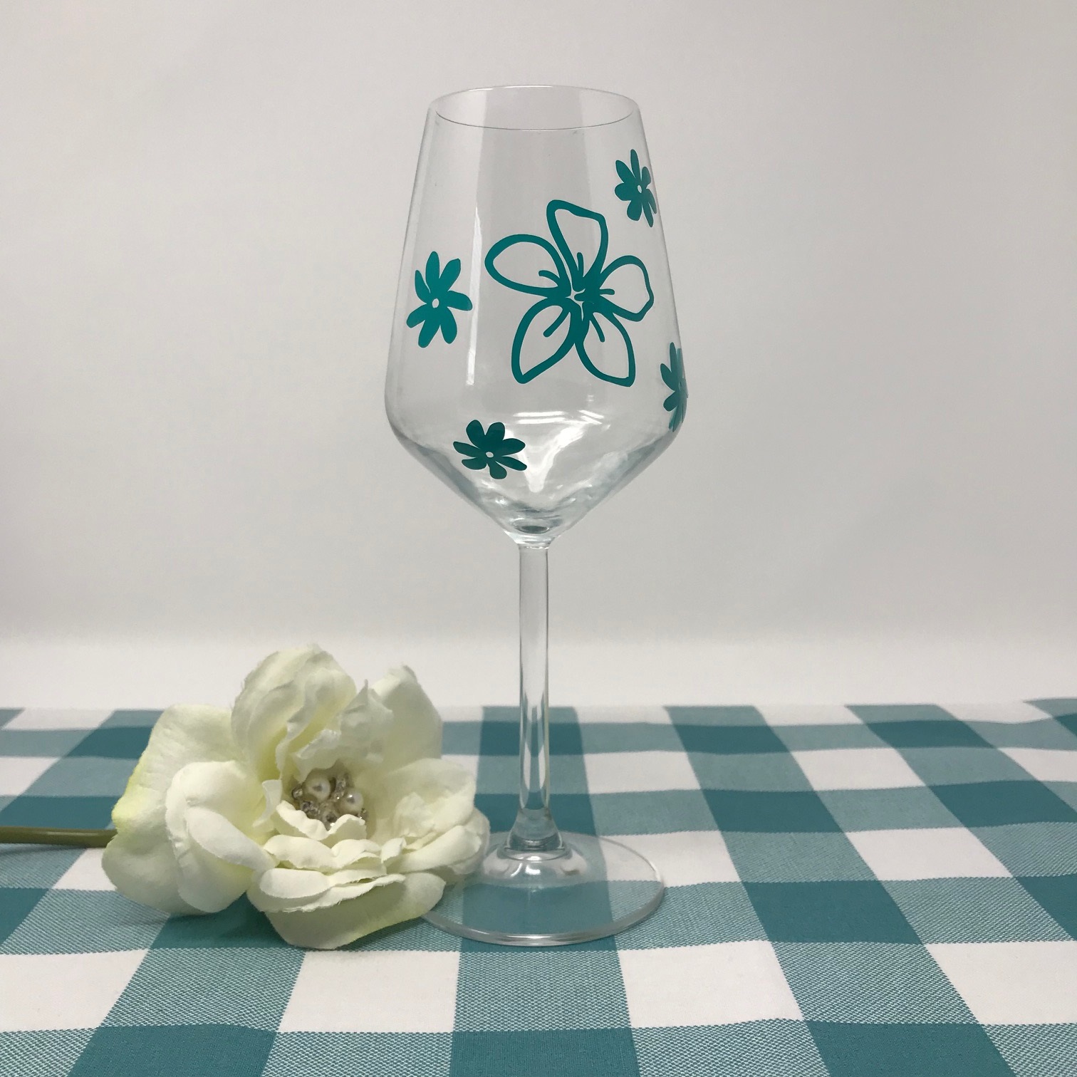 DIY PARTY WINE GLASSES
