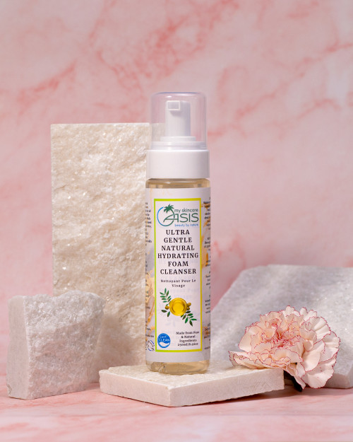 Natural Ultra Gentle Foaming Face Wash for sensitive skin with Aloe Vera, Niacinamide, Hyaluronic Acid, Panthenol, and Squalane for gentle daily cleansing.