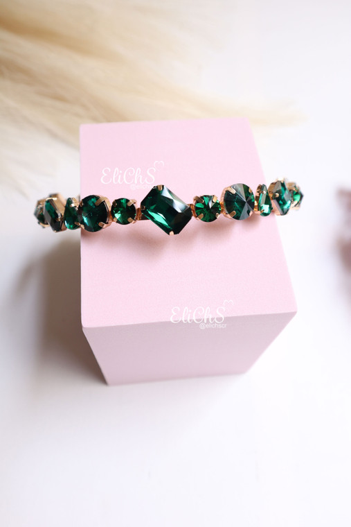 Diadema de piedras verdes