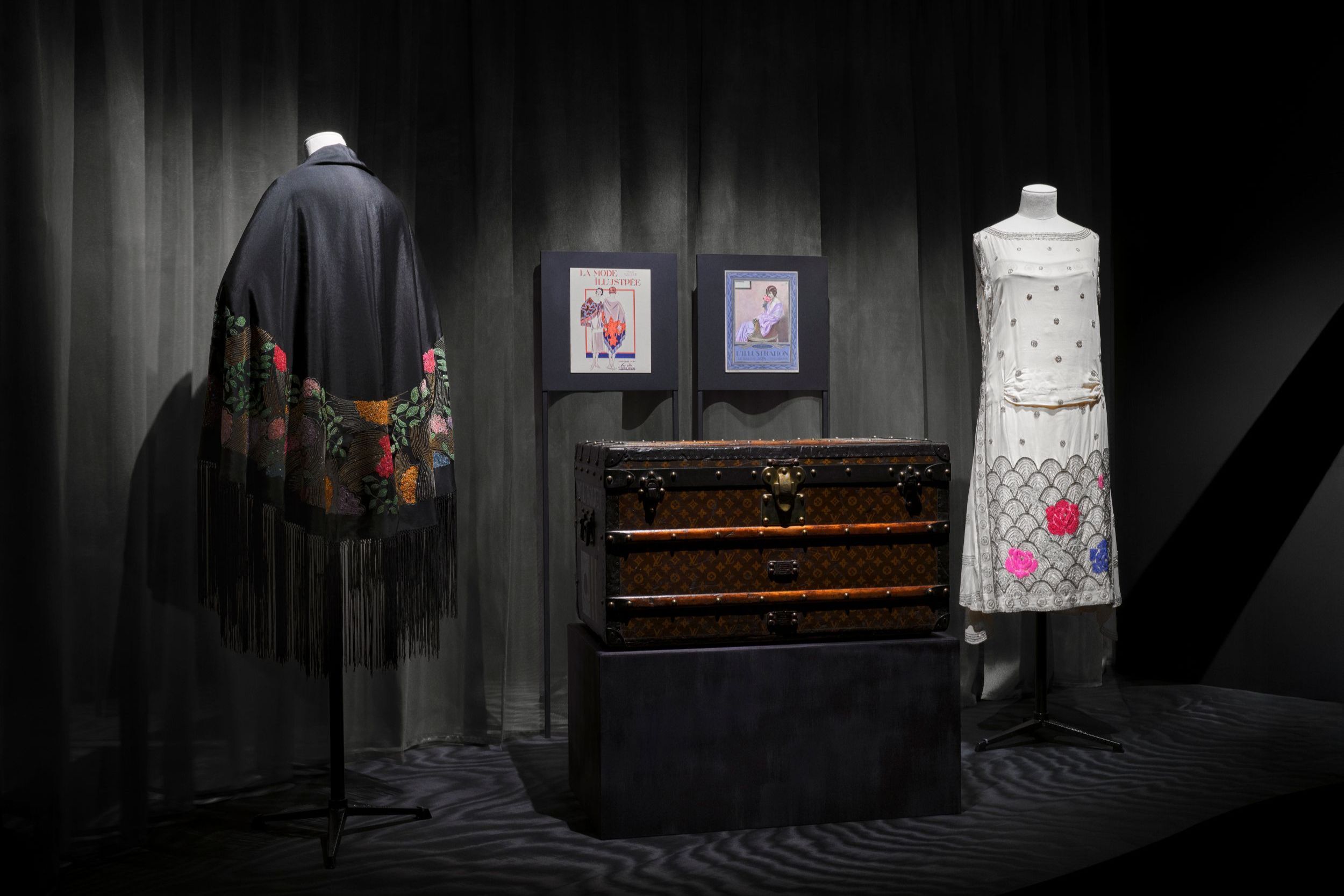 Amoir Libre, Col.22 Nero and Metal, Col.1 Silver