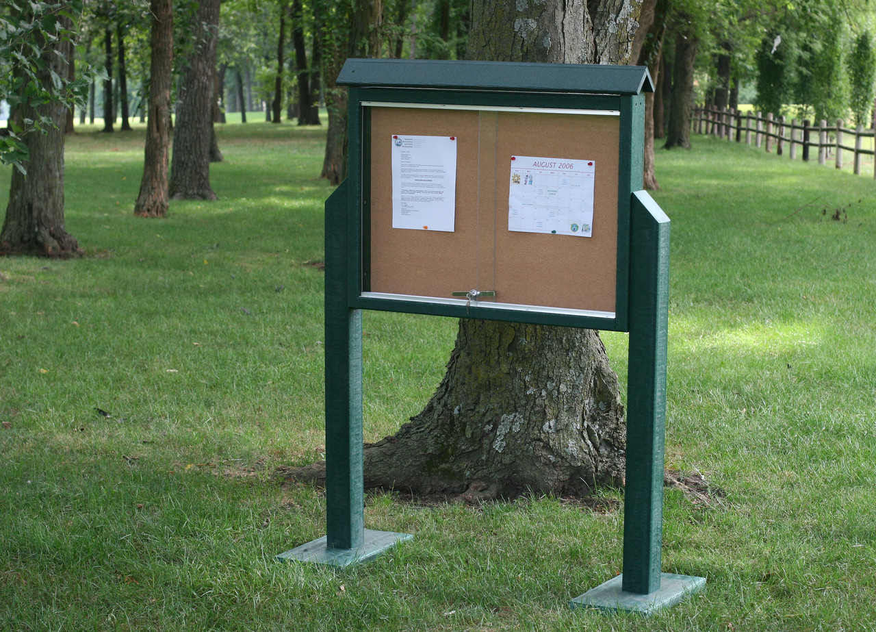 Frog Furnishings Medium Outdoor Message Board