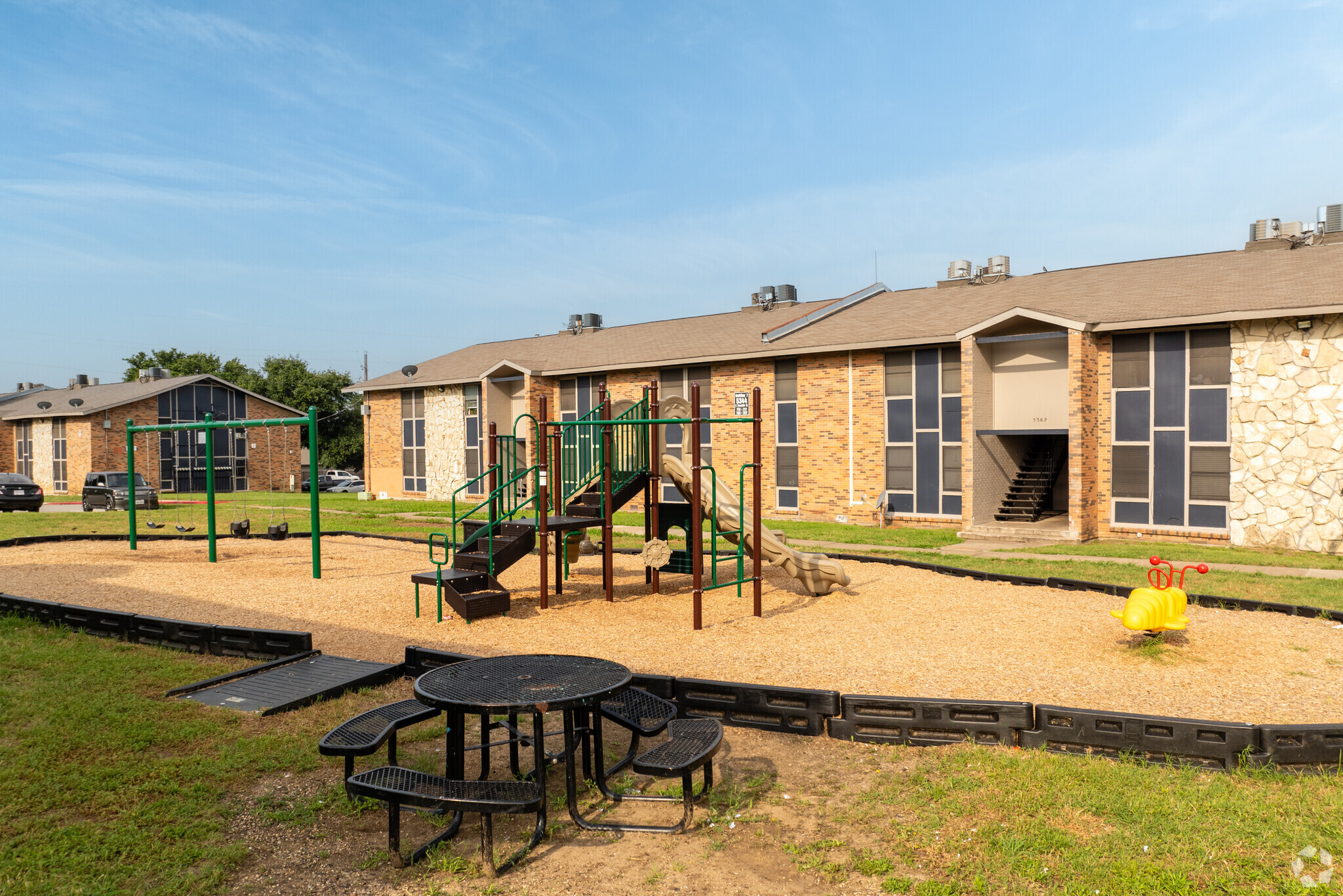 apex-apartments-fort-worth-tx-picnic-area.jpg