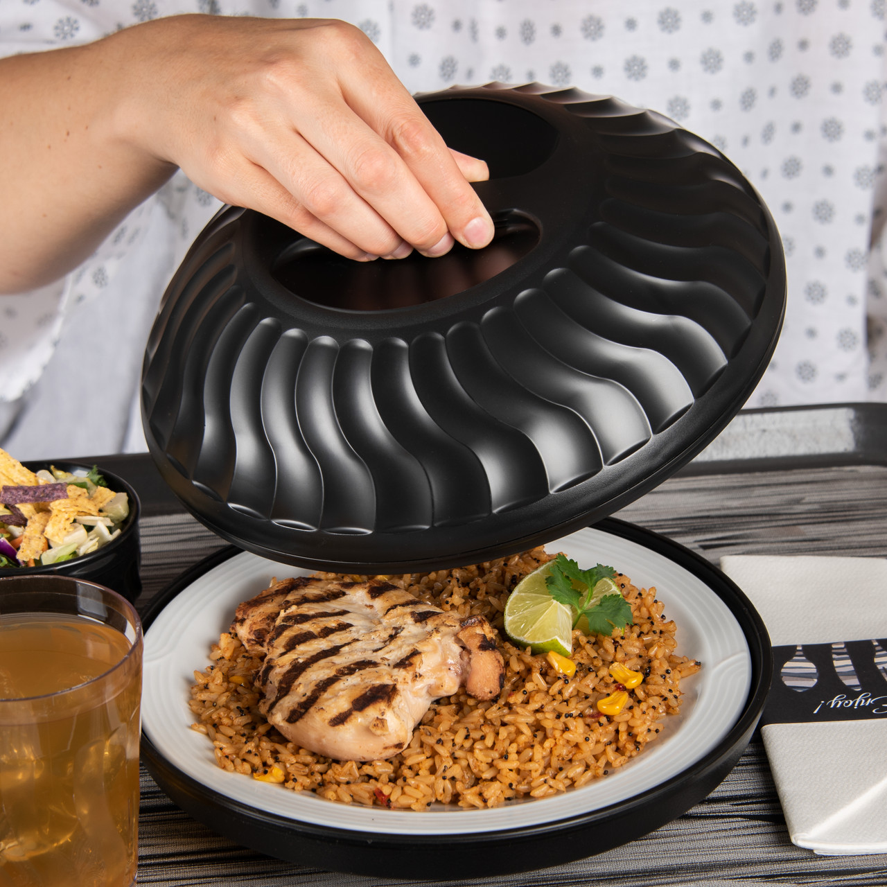 Turnbury® Insulated Dome, for 9" plate, molded-in handle, onyx (12 each per case) (3400/11)