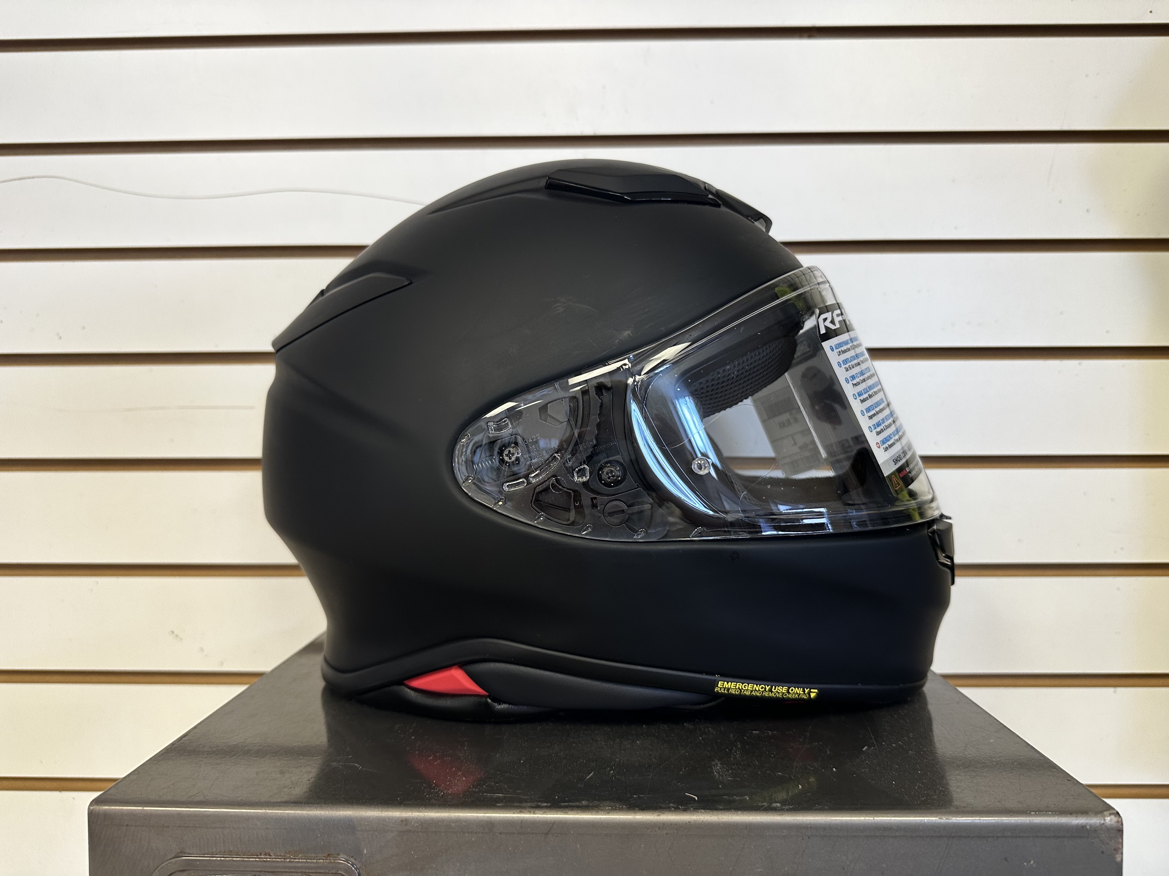 Shoei RF-1400 Full-Face Motorcycle Helmet MATTE BLACK Large - Blemished