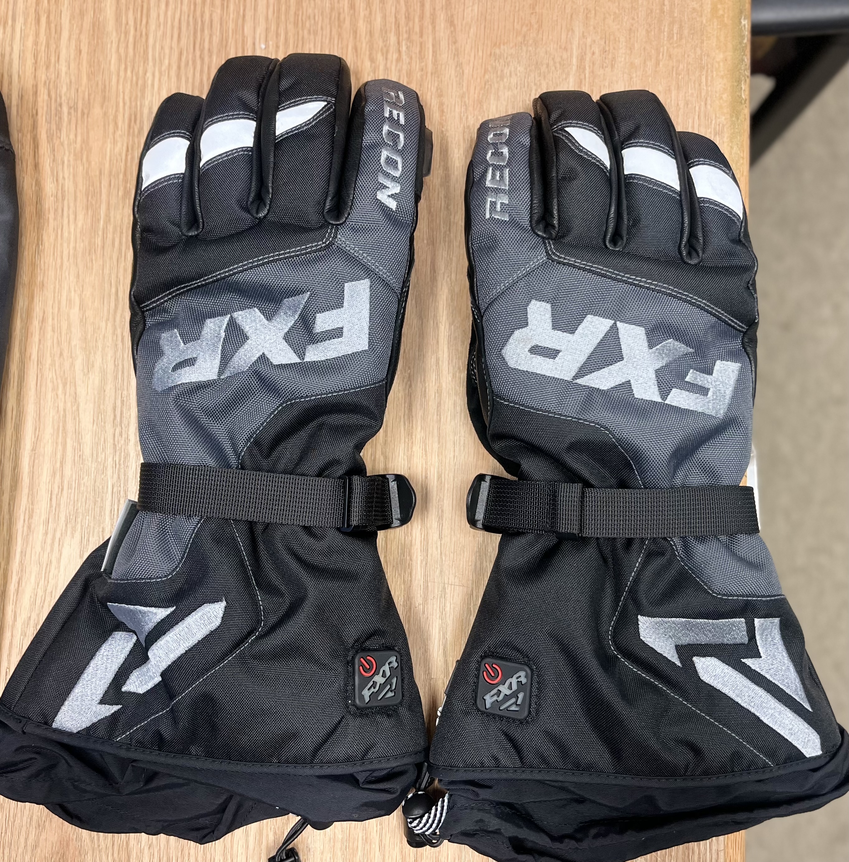 FXR Men's Heated Recon Glove 20 - Black (Large) - Used