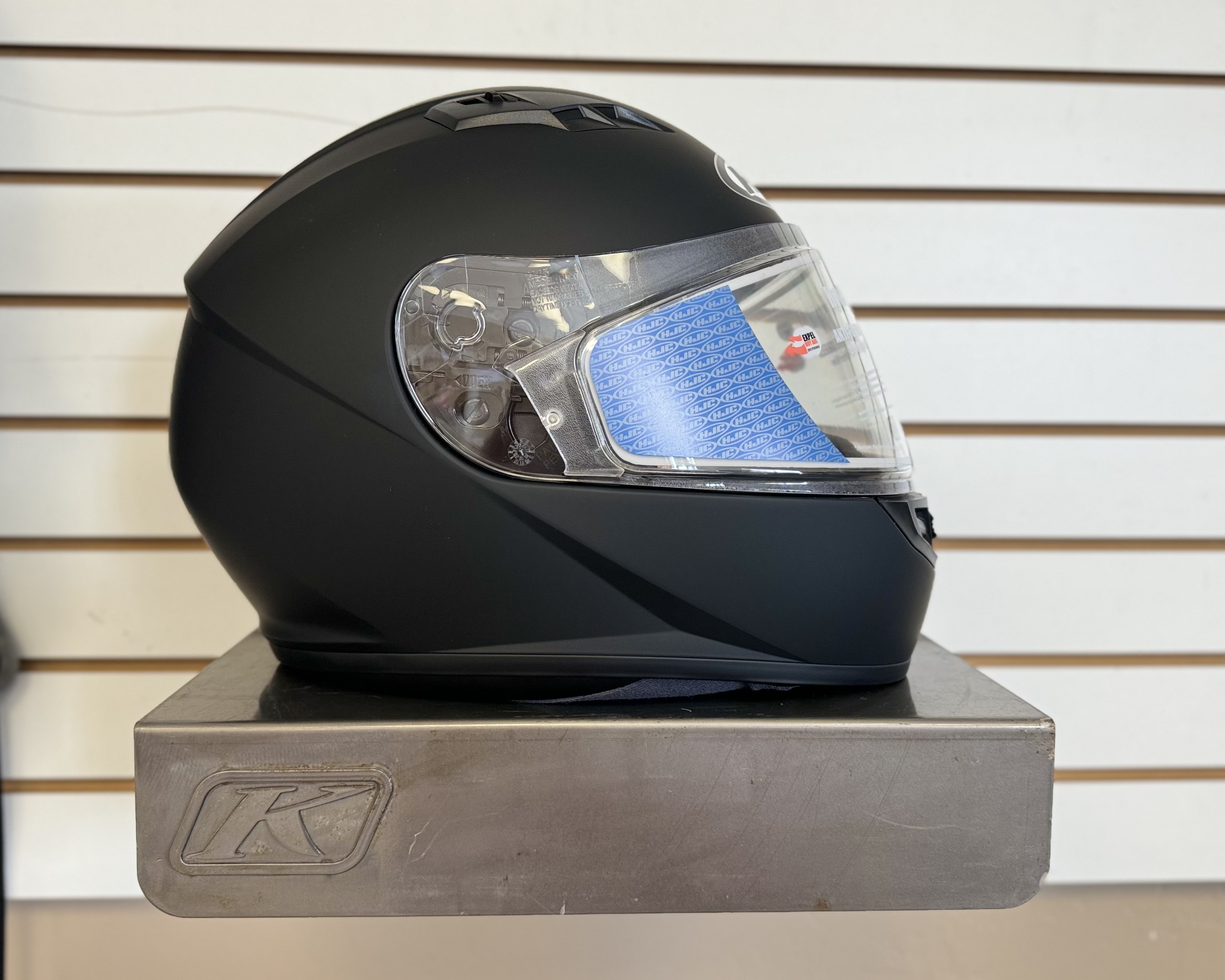 HJC CS-R3 SNOW MATTE BLACK MOTORCYCLE HELMET (MEDIUM) - DISPLAY MODEL