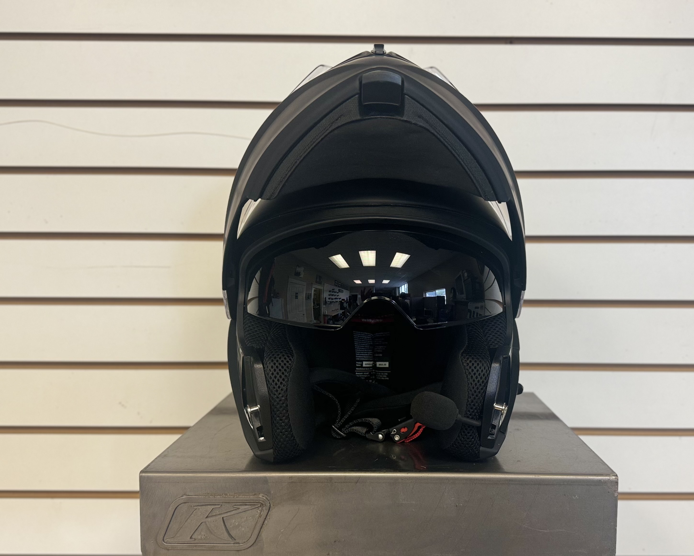 SENA OUTRUSH R MATTE BLACK MOTORCYCLE HELMET (X-LARGE) - USED