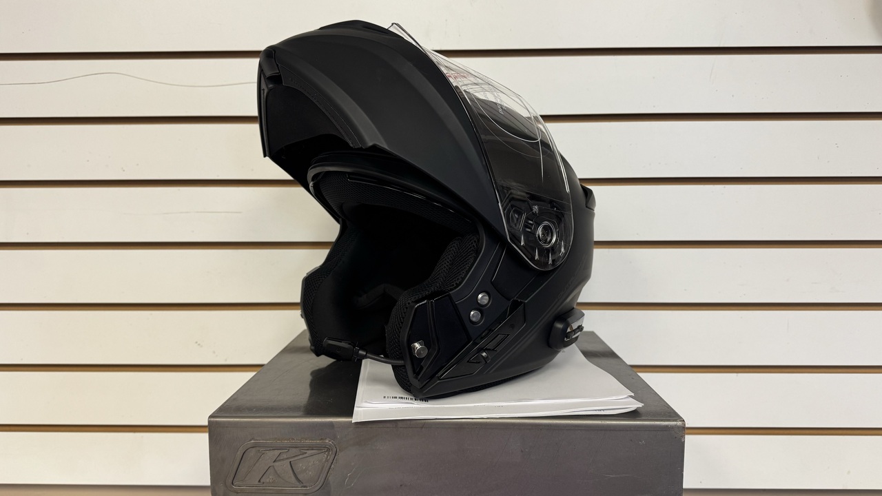 SENA OUTRUSH R MATTE BLACK BLUETOOTH MOTORCYCLE HELMET (XL) - DISPLAY MODEL