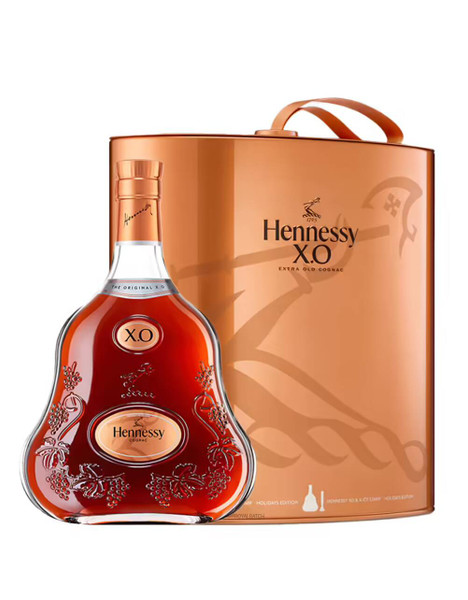 Buy Hennessy XO Holiday Gift Set online at sudsandspirits.com and have it shipped to your door nationwide.